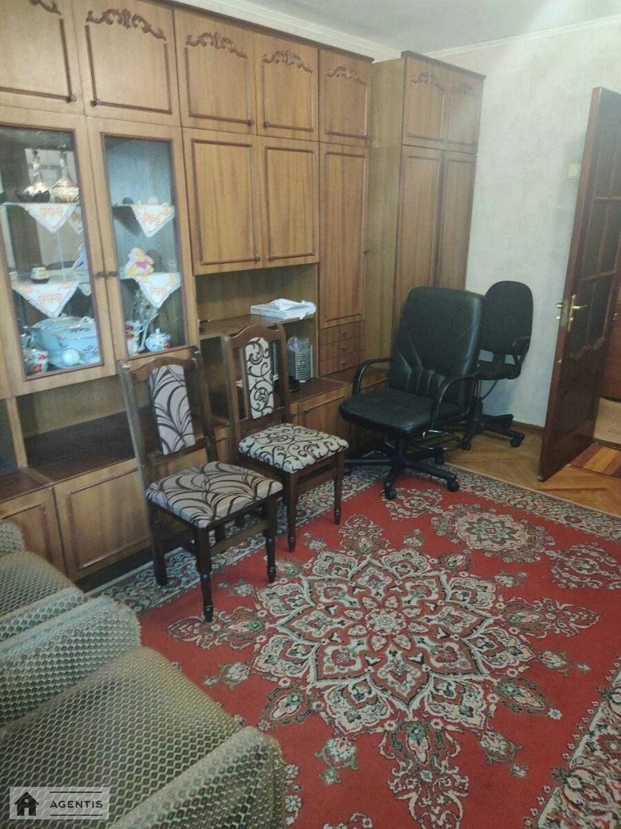 Apartment for rent. 3 rooms, 68 m², 2nd floor/9 floors. 34, Symyrenka 34, Kyiv. 