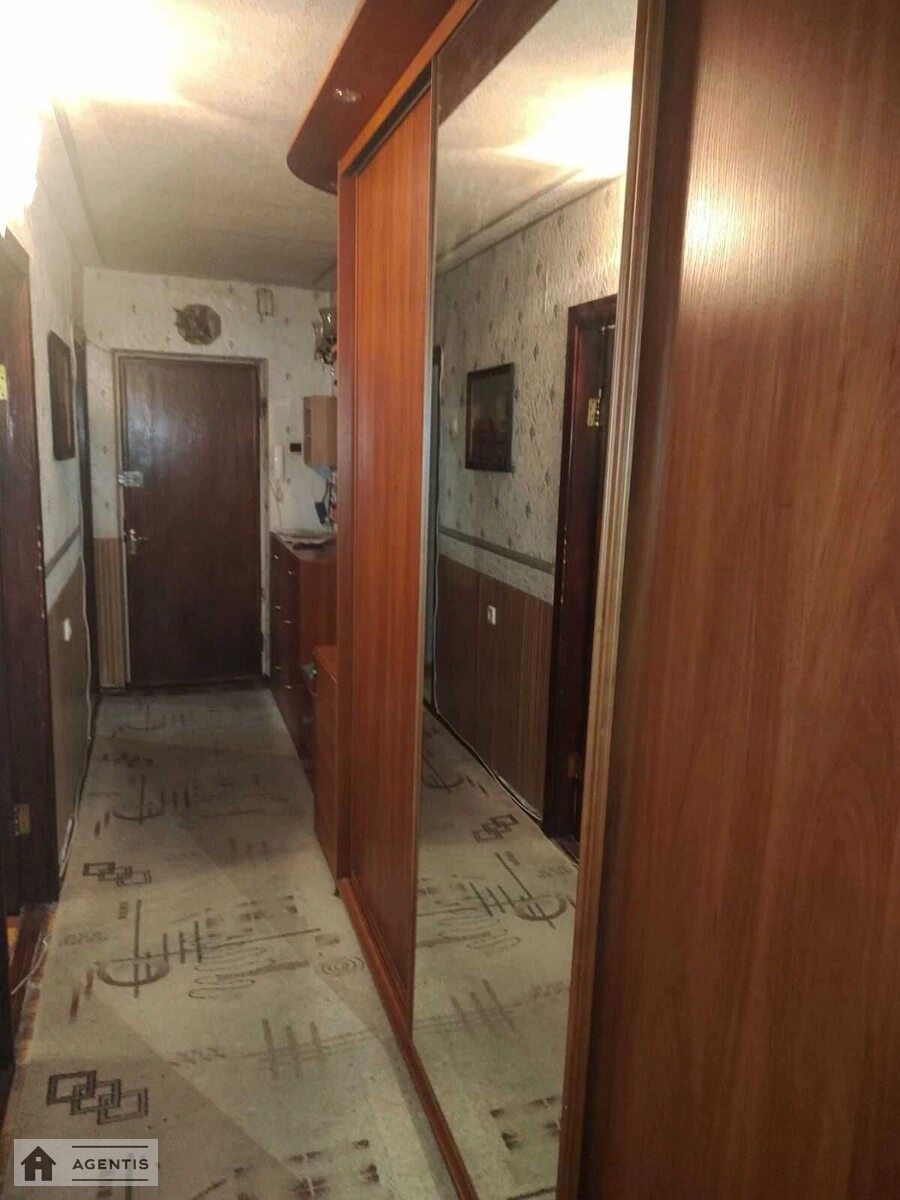 Здам квартиру. 3 rooms, 68 m², 2nd floor/9 floors. 34, Симиренка 34, Київ. 