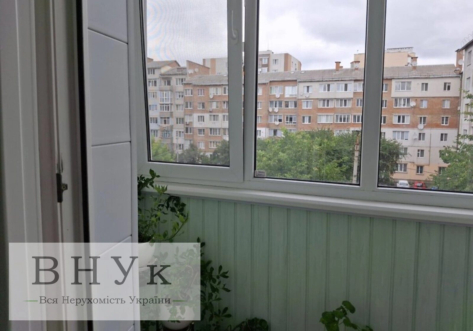 Продаж квартири 3 кімнати, 843 m², 3 пов./5 поверхів. Озерна , Хмельницький. 