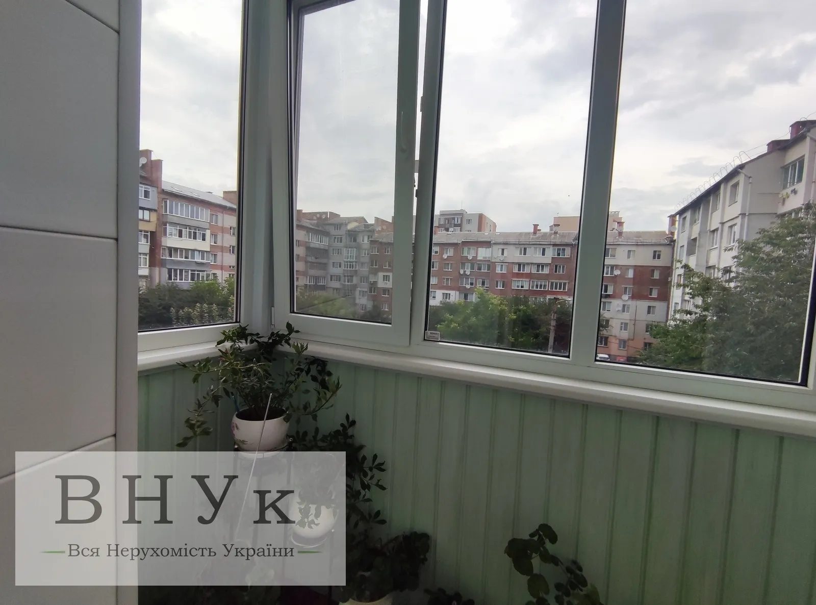 Продаж квартири 3 кімнати, 843 m², 3 пов./5 поверхів. Озерна , Хмельницький. 