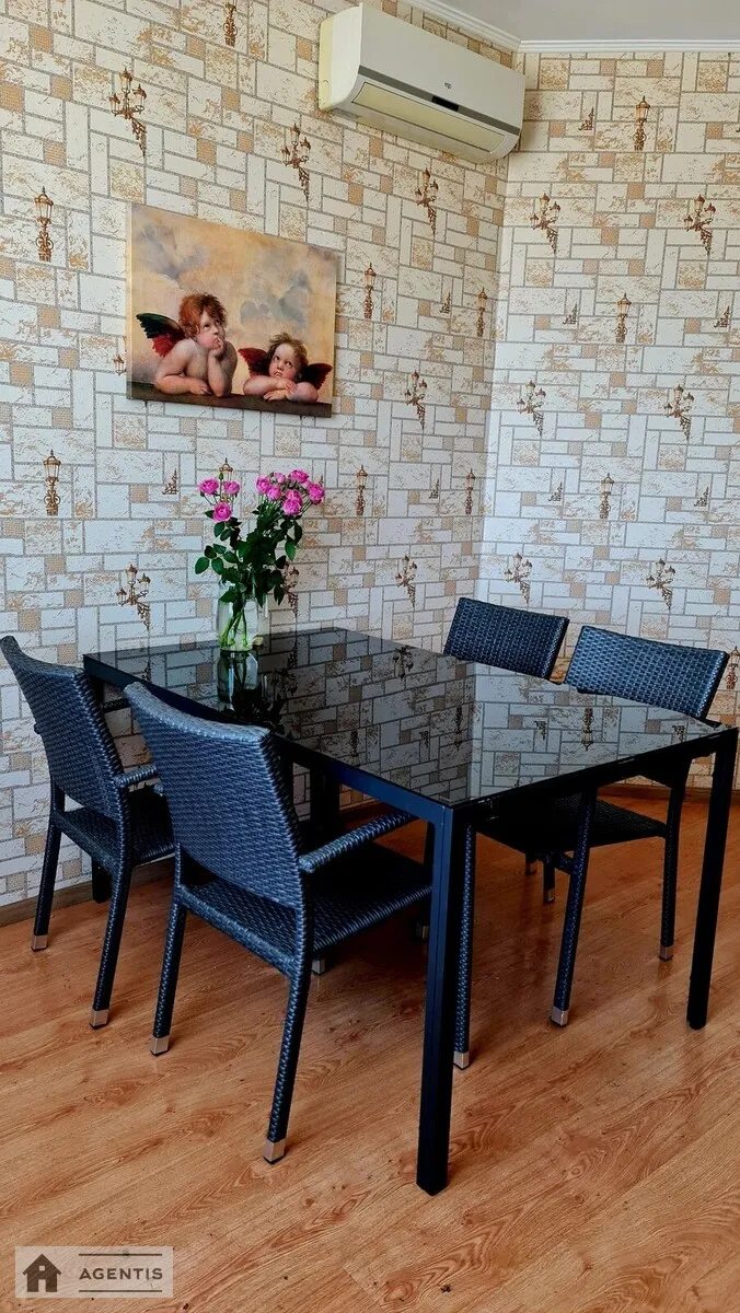 Apartment for rent 3 rooms, 160 m², 19th fl./21 floors. 75, Dmytrivska 75, Kyiv. 