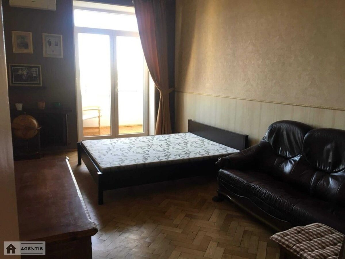 Apartment for rent 3 rooms, 75 m², 5th fl./6 floors. Volodymyrska, Kyiv. 