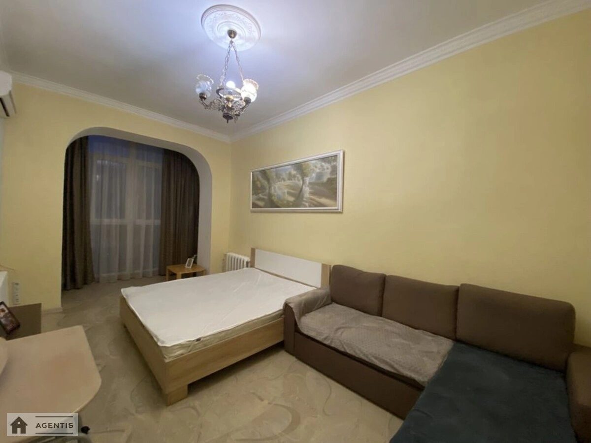 Apartment for rent 3 rooms, 75 m², 5th fl./6 floors. Volodymyrska, Kyiv. 