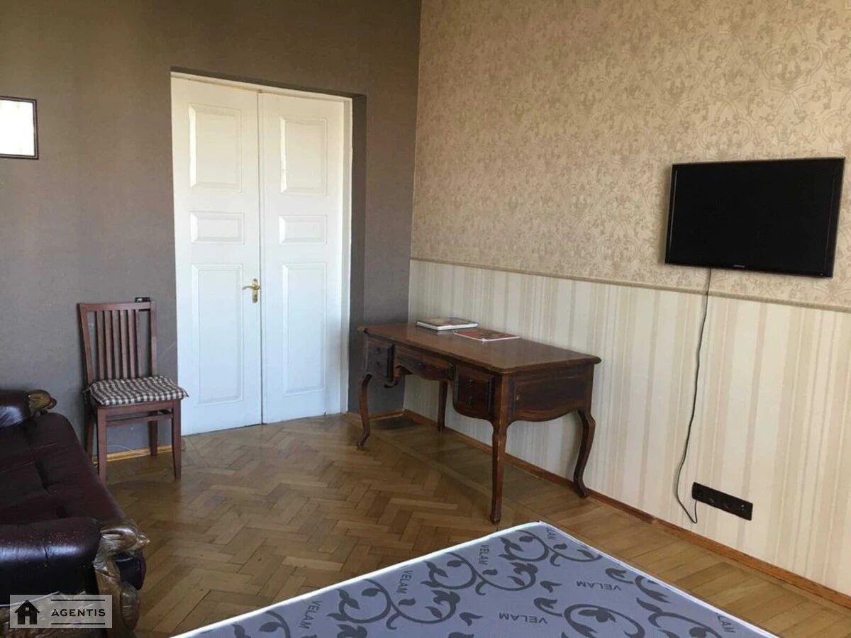 Apartment for rent 3 rooms, 75 m², 5th fl./6 floors. Volodymyrska, Kyiv. 