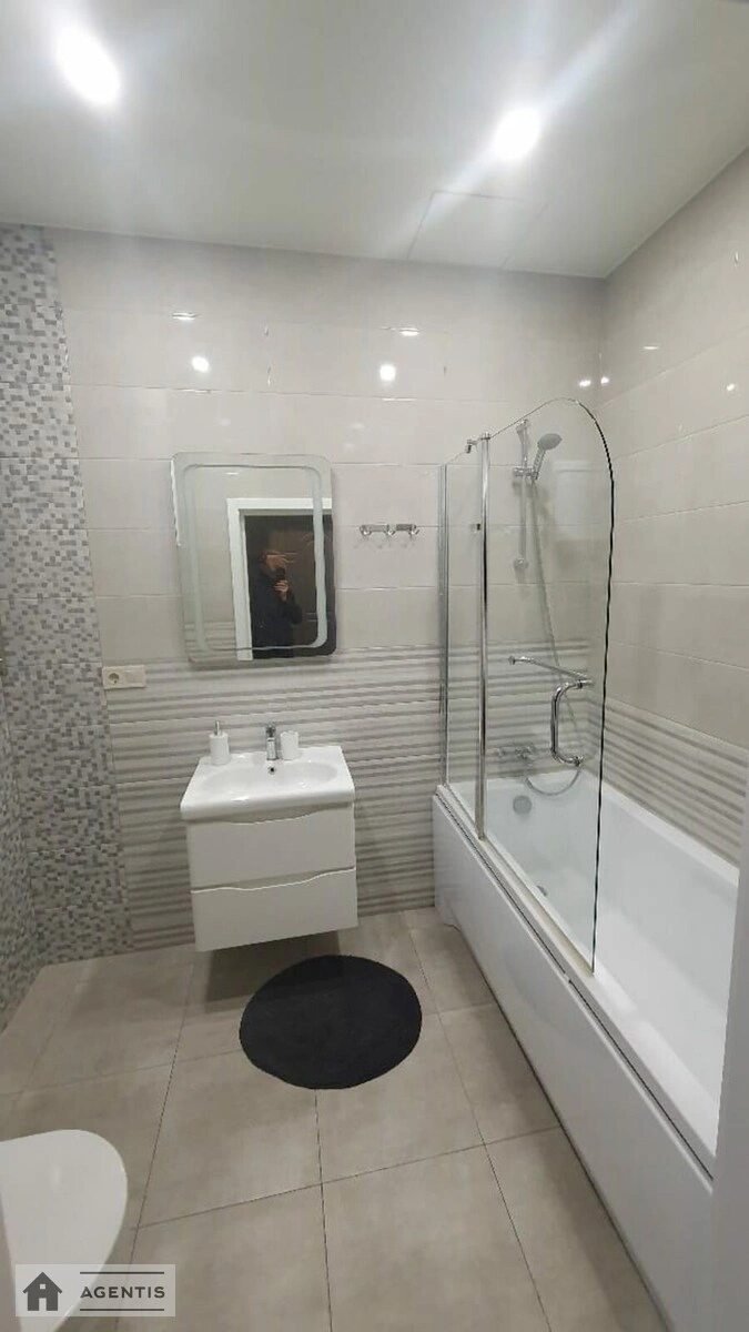Apartment for rent. 2 rooms, 60 m², 4th floor/6 floors. 24, Velyka Vaselkivska 24, Kyiv. 
