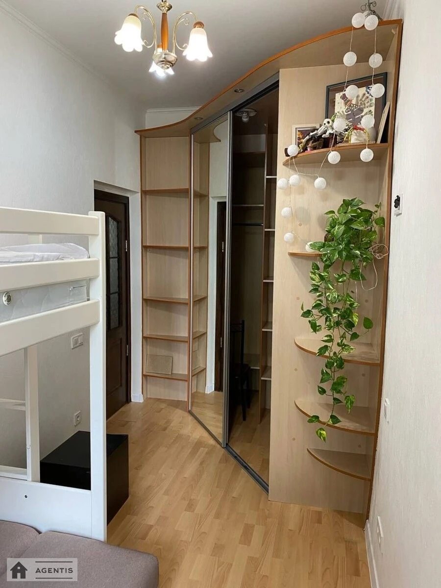 Сдам квартиру. 2 rooms, 60 m², 3rd floor/4 floors. 25, Назарівська вул. (Бориса Вєтрова), Киев. 