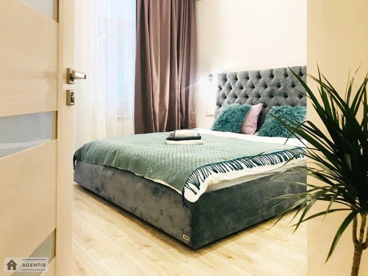Apartment for rent. 2 rooms, 60 m², 2nd floor/5 floors. 48, Verhniy Val 48, Kyiv. 