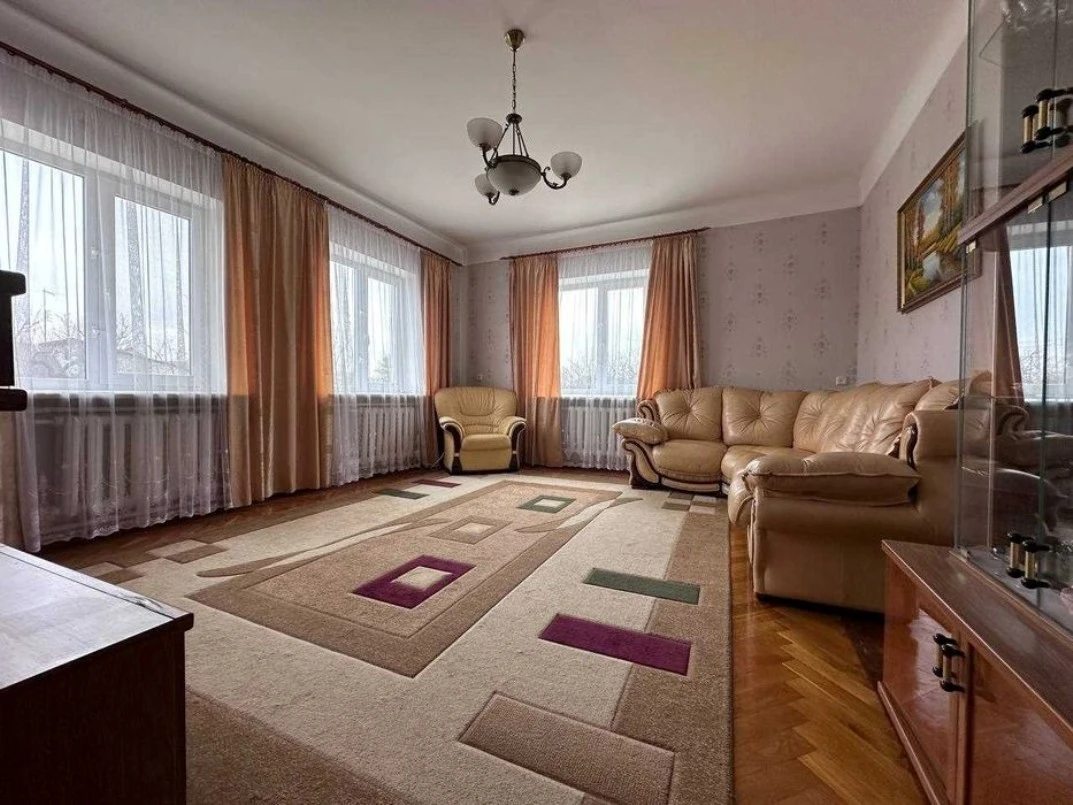 Продажа дома 7 комнат, 250 m², 3 этажа. Нові Петрівці. 