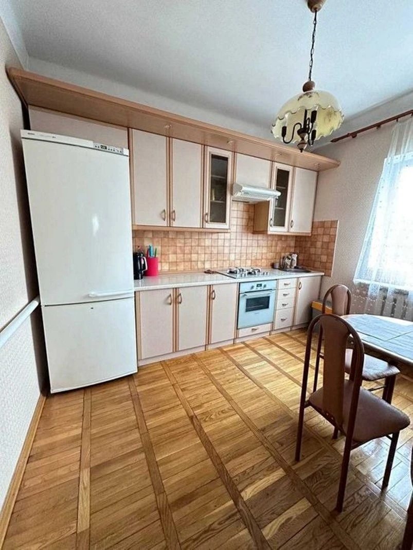 House for sale 7 rooms, 250 m², 3 floors. Novi Petrivtsi. 