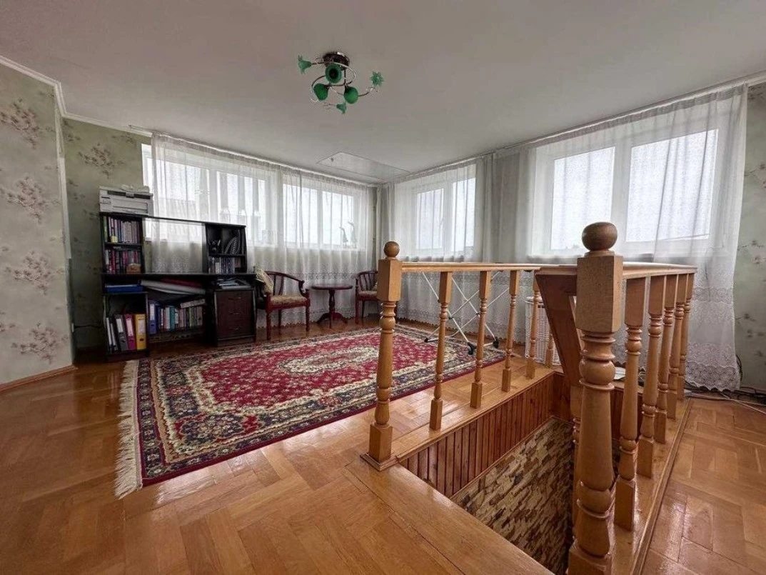 House for sale 7 rooms, 250 m², 3 floors. Novi Petrivtsi. 