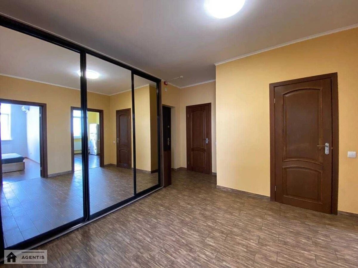 Apartment for rent. 2 rooms, 76 m², 15 floor/25 floors. 14, Voskresenska 14, Kyiv. 