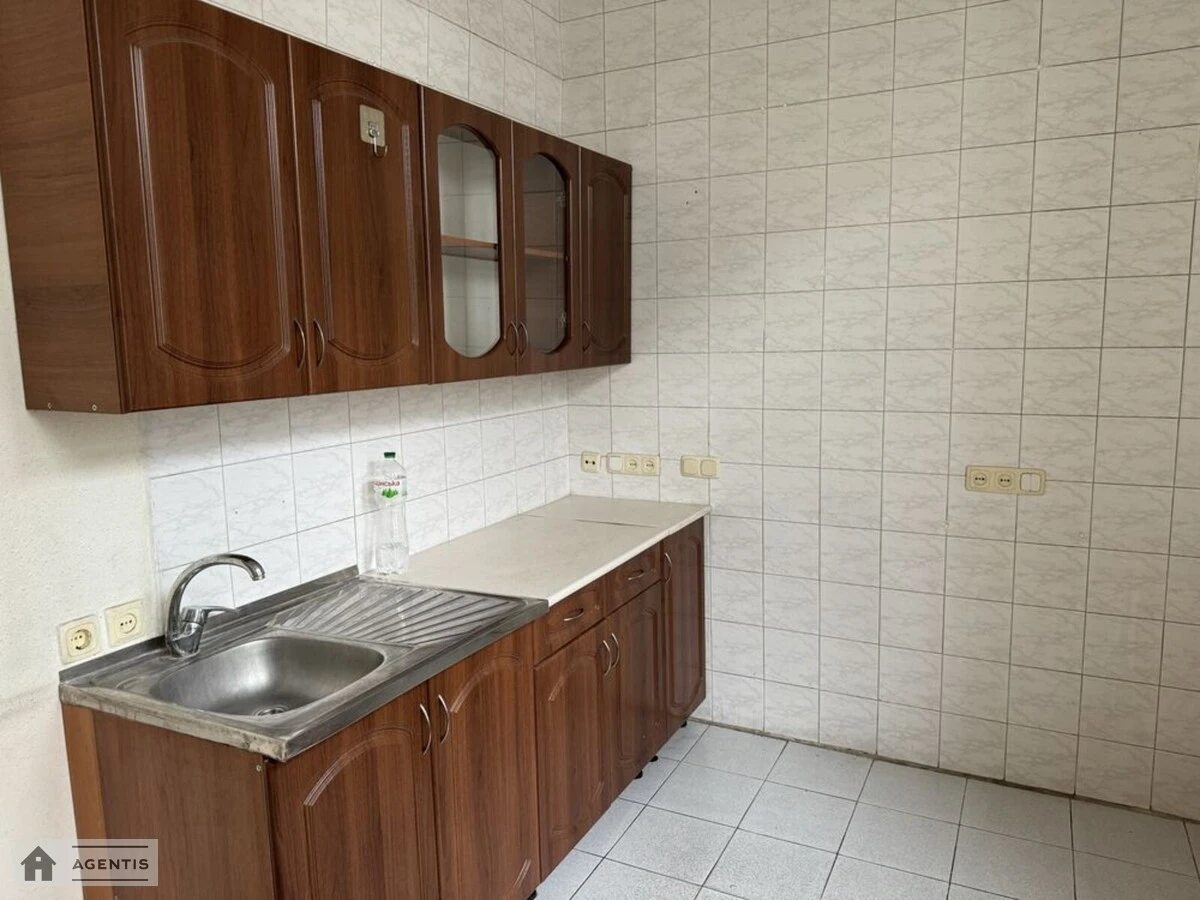 Apartment for rent. 4 rooms, 95 m², 2nd floor/4 floors. 110, Velyka Vaselkivska 110, Kyiv. 