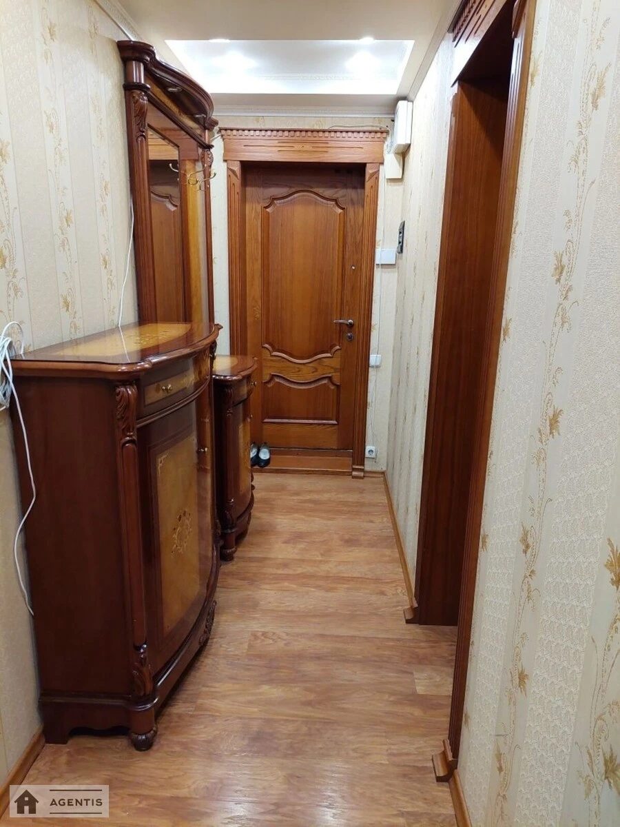 Apartment for rent. 2 rooms, 57 m², 4th floor/9 floors. 145, Velyka Vaselkivska 145, Kyiv. 