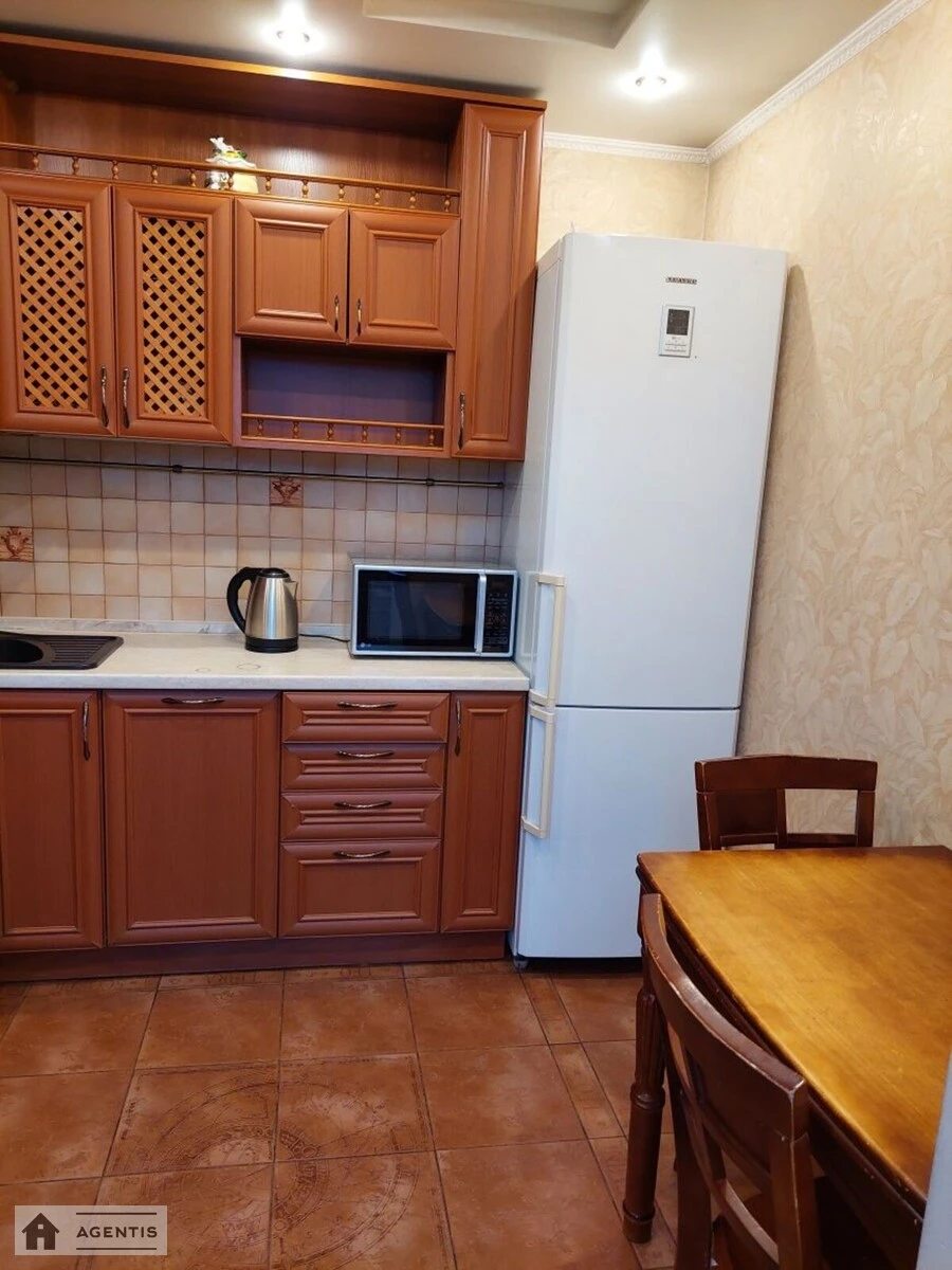 Apartment for rent. 2 rooms, 57 m², 4th floor/9 floors. 145, Velyka Vaselkivska 145, Kyiv. 