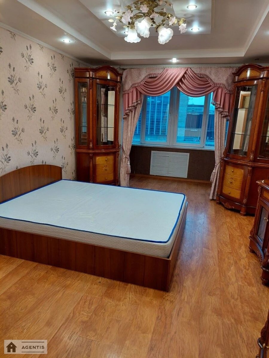 Apartment for rent. 2 rooms, 57 m², 4th floor/9 floors. 145, Velyka Vaselkivska 145, Kyiv. 