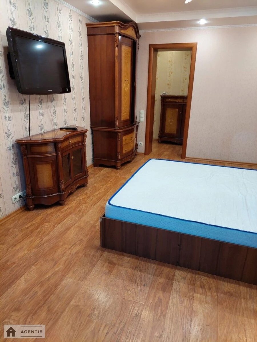 Apartment for rent. 2 rooms, 57 m², 4th floor/9 floors. 145, Velyka Vaselkivska 145, Kyiv. 