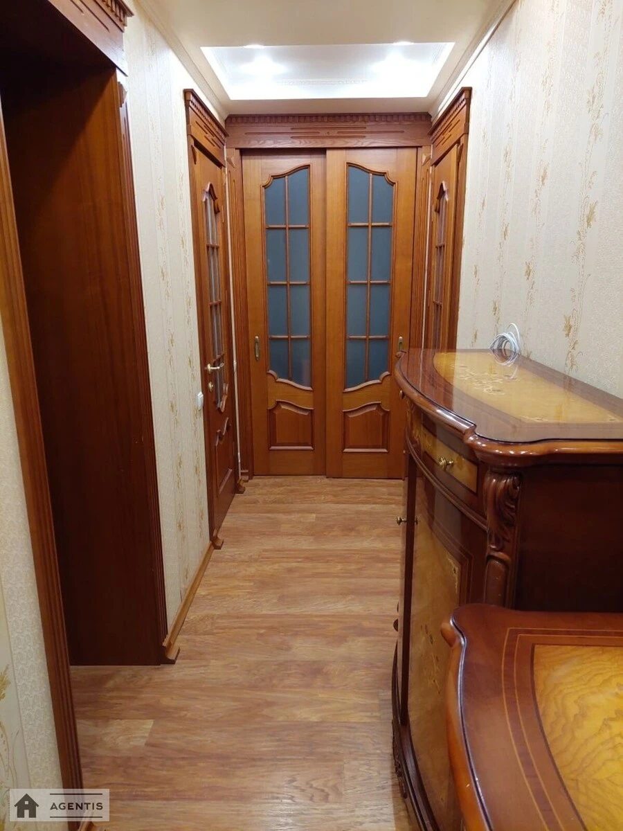 Apartment for rent. 2 rooms, 57 m², 4th floor/9 floors. 145, Velyka Vaselkivska 145, Kyiv. 