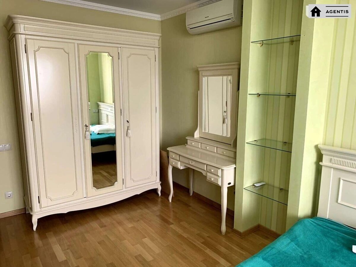 Apartment for rent. 4 rooms, 142 m², 19 floor/36 floors. 1, Sribnokilska 1, Kyiv. 