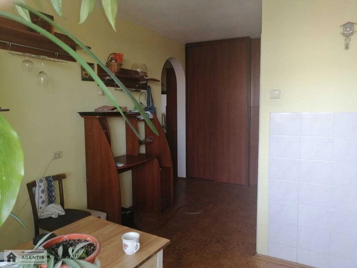 Apartment for rent. 2 rooms, 56 m², 13 floor/16 floors. Avtozavodska, Kyiv. 