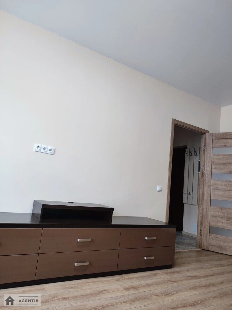 Apartment for rent. 1 room, 40 m², 19 floor/26 floors. Povitryanykh Syl prosp. Povitroflotskyy, Kyiv. 