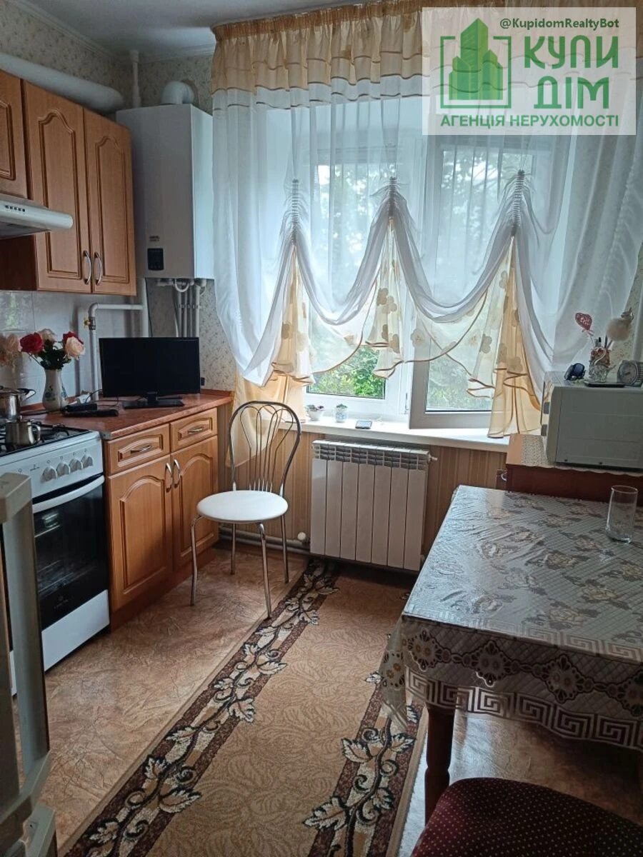 Продаж квартири 2 кімнати, 50 m², 4 пов./9 поверхів. Фортечний (кіровський), Кропивницький. 