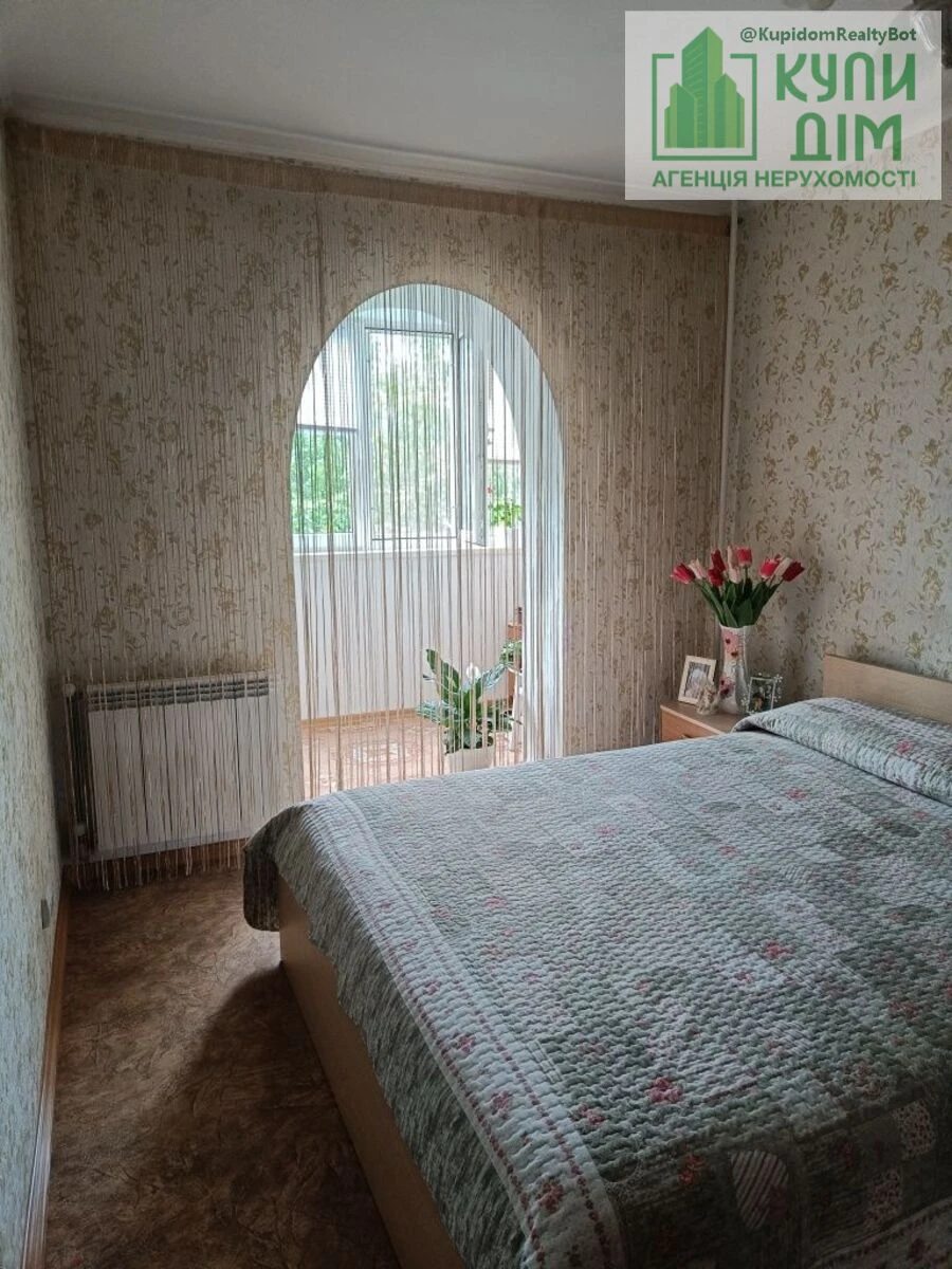 Apartments for sale 2 rooms, 50 m², 4th fl./9 floors. Фортечний (кіровський), Kropyvnytskyy. 