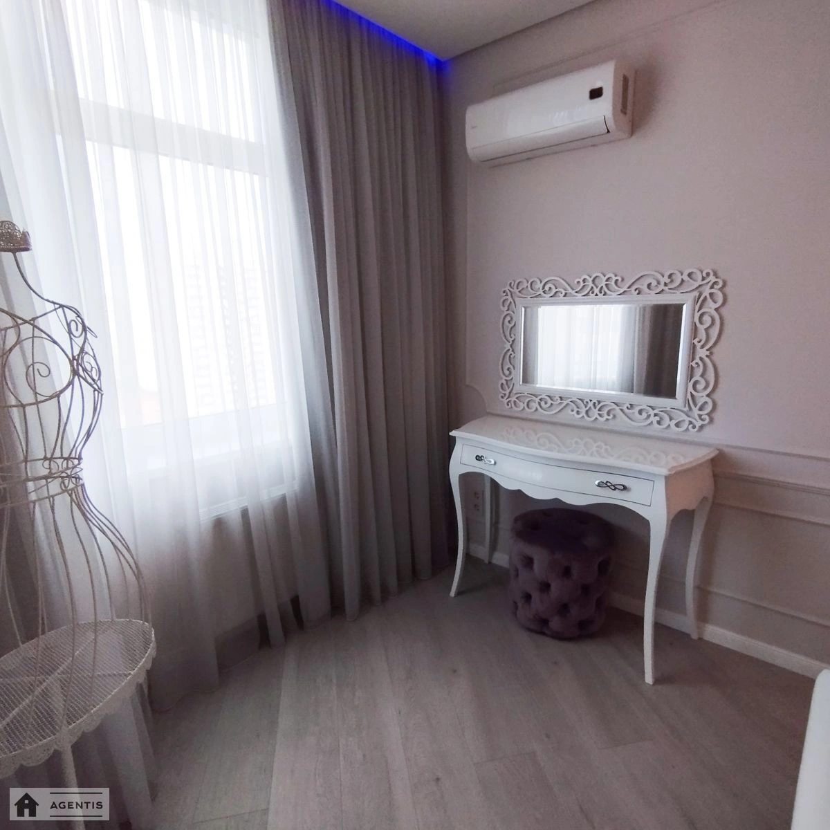 Apartment for rent. 2 rooms, 86 m², 19 floor/25 floors. 22, Anny Akhmatovoyi vul., Kyiv. 