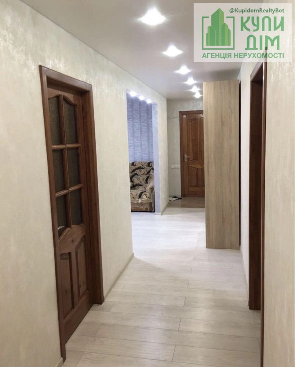 Продаж квартири 4 кімнати, 99 m², 6 пов./9 поверхів. Соборна (50 Років Жовтня) вул., Кропивницький. 