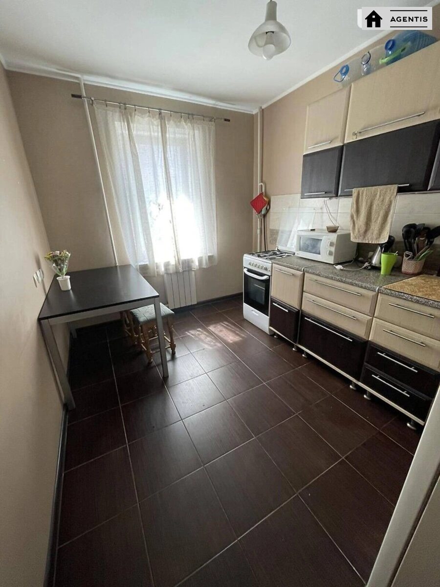 Apartment for rent. 1 room, 40 m², 6th floor/10 floors. 18, Dragomanova 18, Kyiv. 