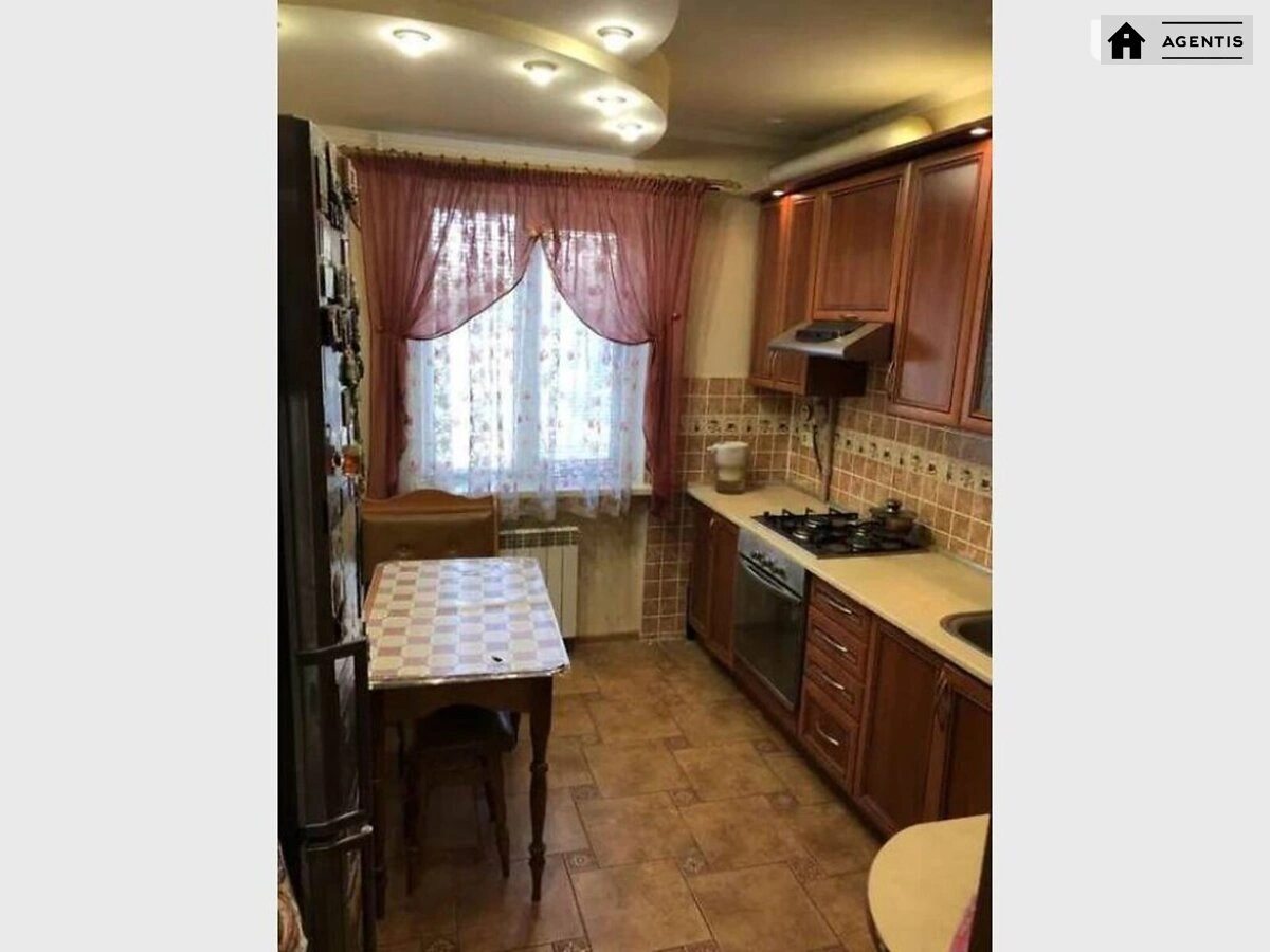 Сдам квартиру. 3 rooms, 68 m², 3rd floor/5 floors. 18, Полесская 18, Киев. 