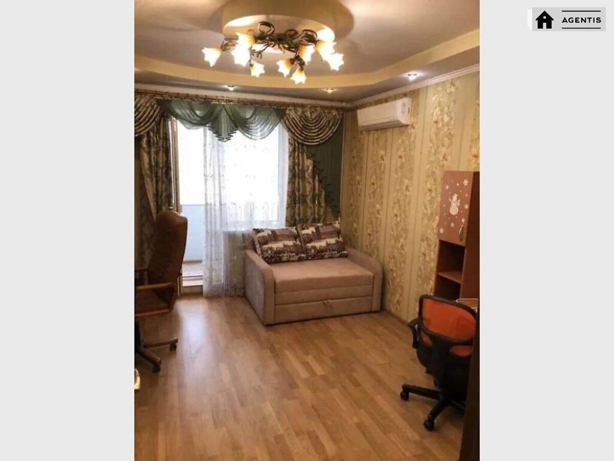 Сдам квартиру. 3 rooms, 68 m², 3rd floor/5 floors. 18, Полесская 18, Киев. 