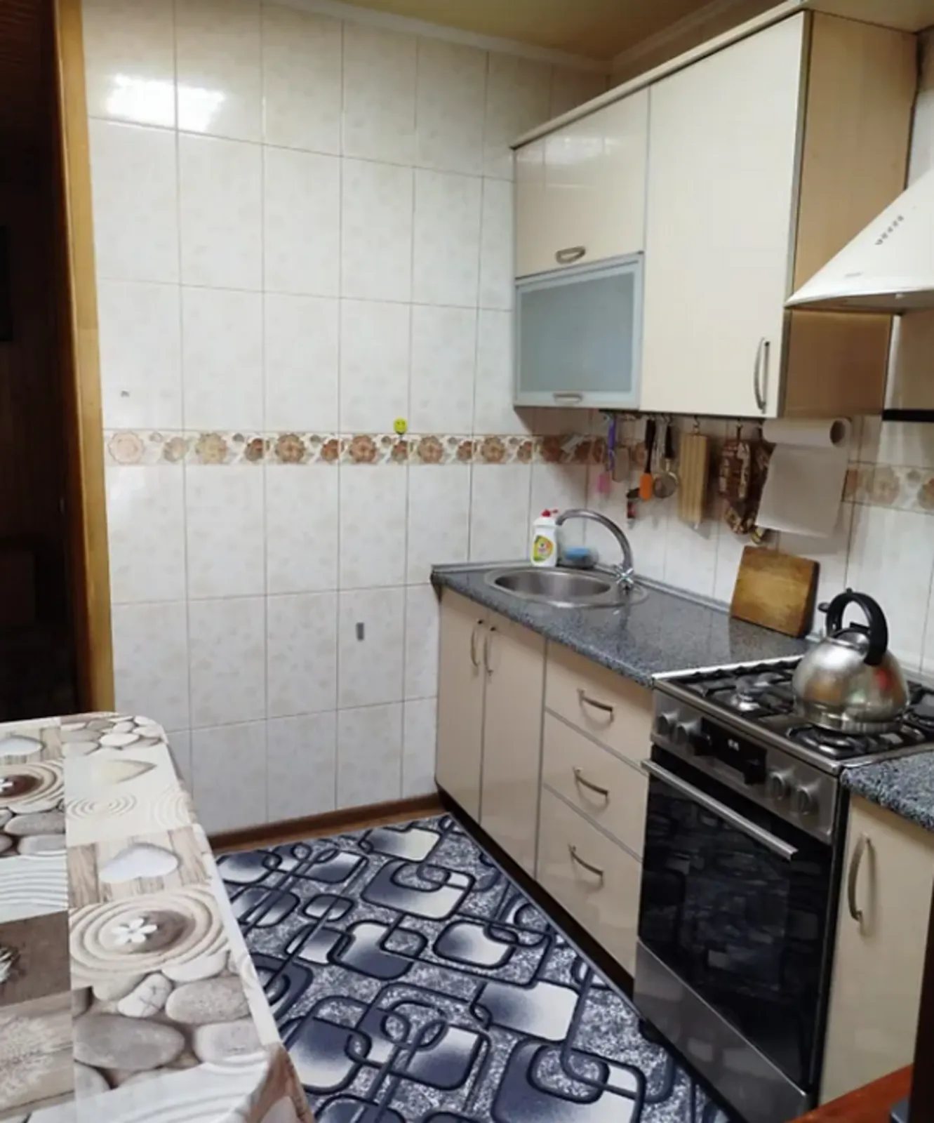 Apartments for sale 3 rooms, 65 m², 1st fl./5 floors. Бам, Ternopil. 