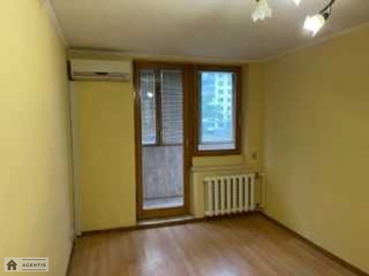 Apartment for rent. 3 rooms, 70 m², 2nd floor/16 floors. 2, Pryozerna 2, Kyiv. 
