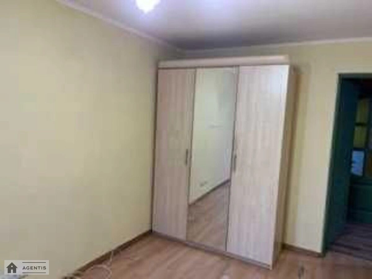 Apartment for rent. 3 rooms, 70 m², 2nd floor/16 floors. 2, Pryozerna 2, Kyiv. 