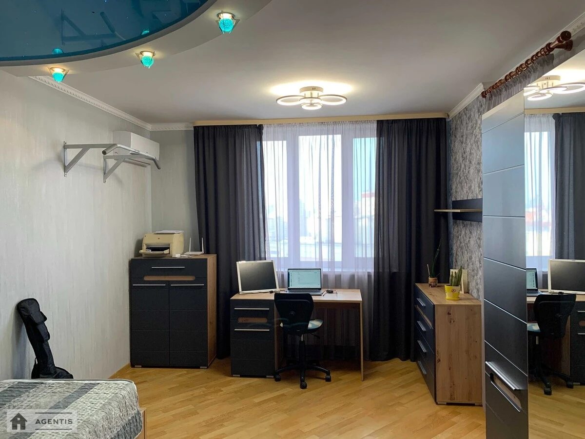 Сдам квартиру. 4 rooms, 144 m², 19 floor/24 floors. 1, Срибнокильская 1, Киев. 