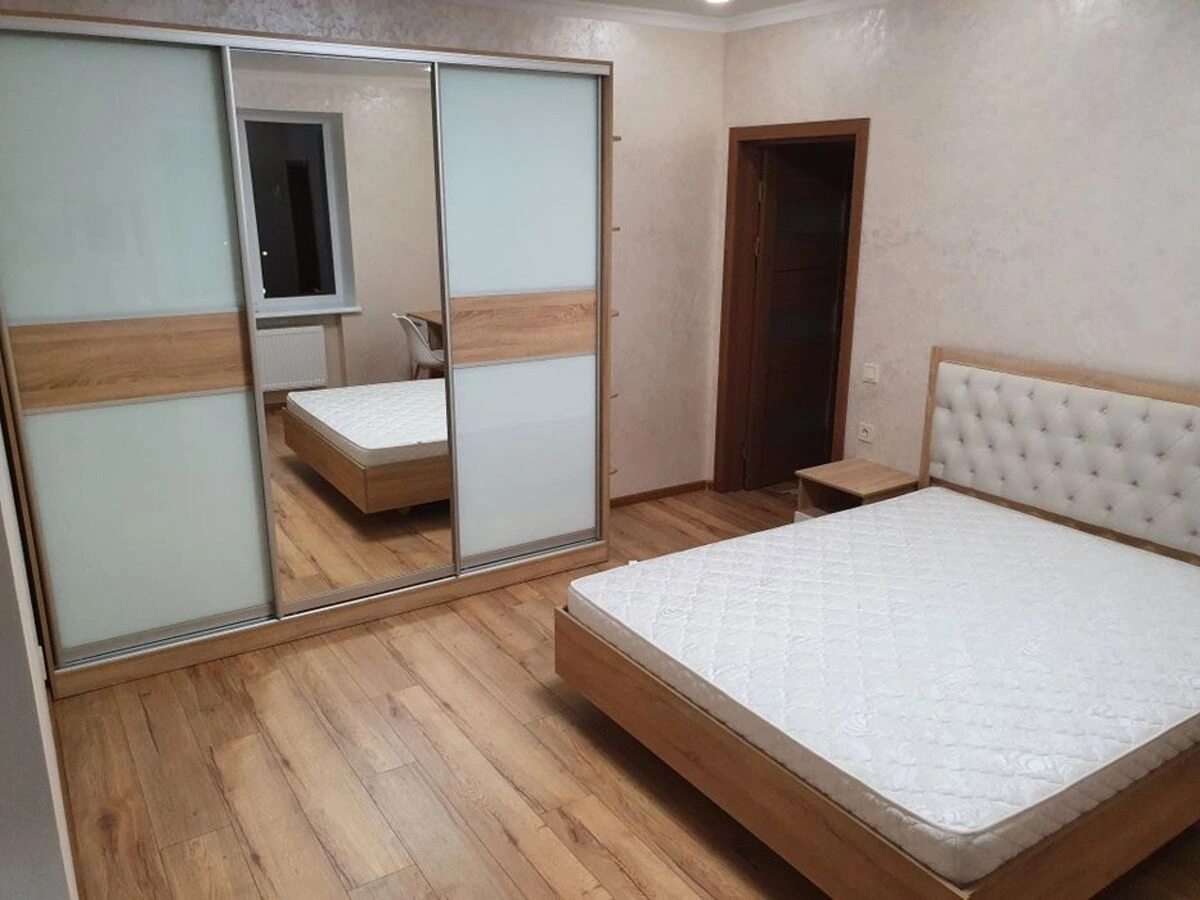 Продаж квартири 2 кімнати, 55 m², 3 пов./5 поверхів. 5, Подільська , Крюківщина. 