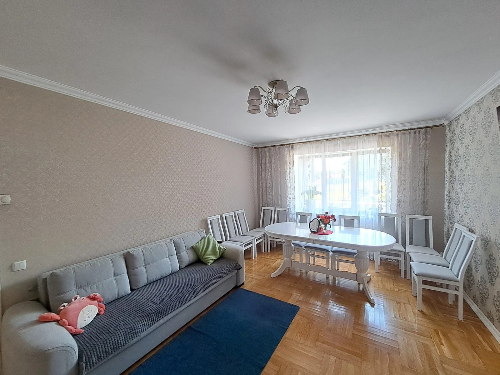 Продаж квартири 3 кімнати, 825 m², 1 пов./4 поверхи. Лепкого вул., Петриков. 