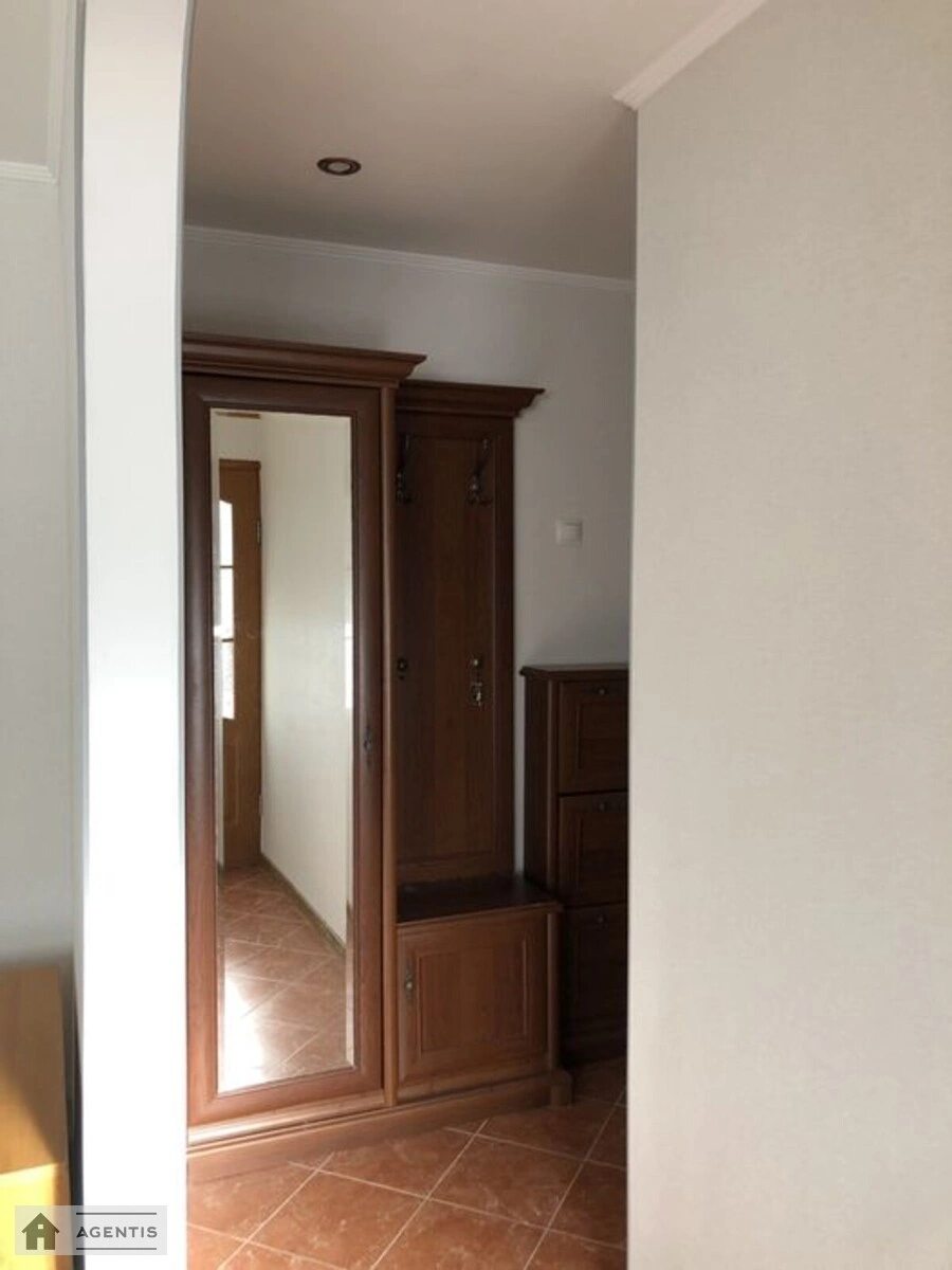 Apartment for rent. 2 rooms, 45 m², 3rd floor/5 floors. 15, Mriyi vul. Akademika Tupolyeva, Kyiv. 