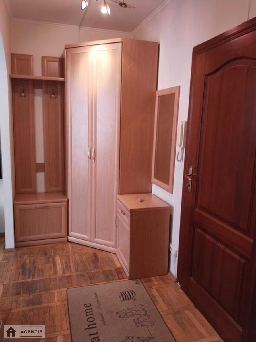Сдам квартиру. 2 rooms, 55 m², 9th floor/12 floors. 26, Героев Днепра 26, Киев. 