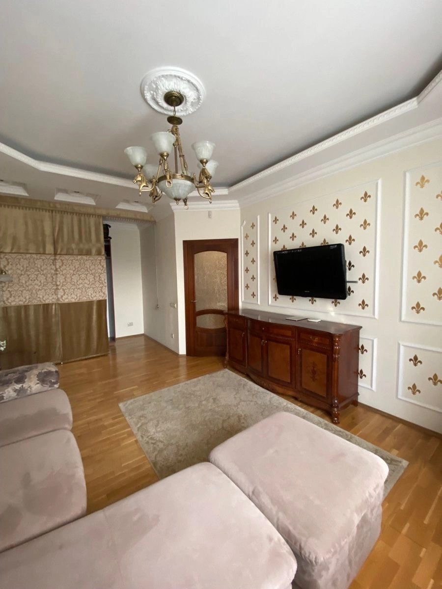 Apartment for rent. 1 room, 50 m², 8th floor/18 floors. 3, Obolonska Naberezhna 3, Kyiv. 