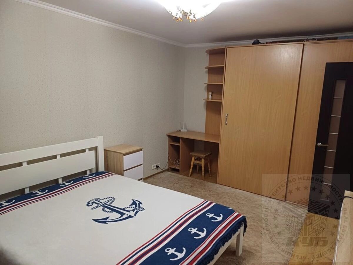 Продаж квартири 1 кімната, 302 m², 1 пов./5 поверхів. 5, Мрії вул. (Академіка Туполєва), Київ. 