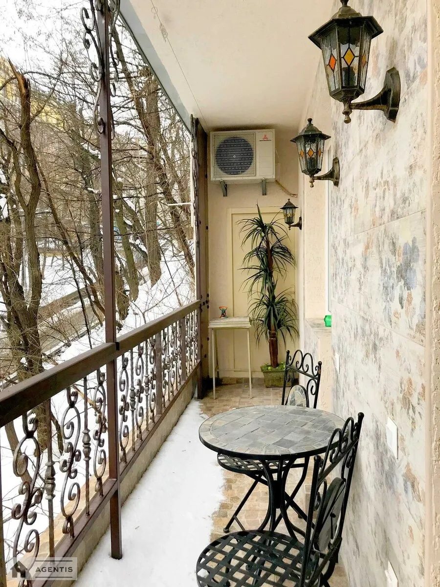 Apartment for rent. 3 rooms, 85 m², 3rd floor/10 floors. 3, Ivana Franka vul., Kyiv. 