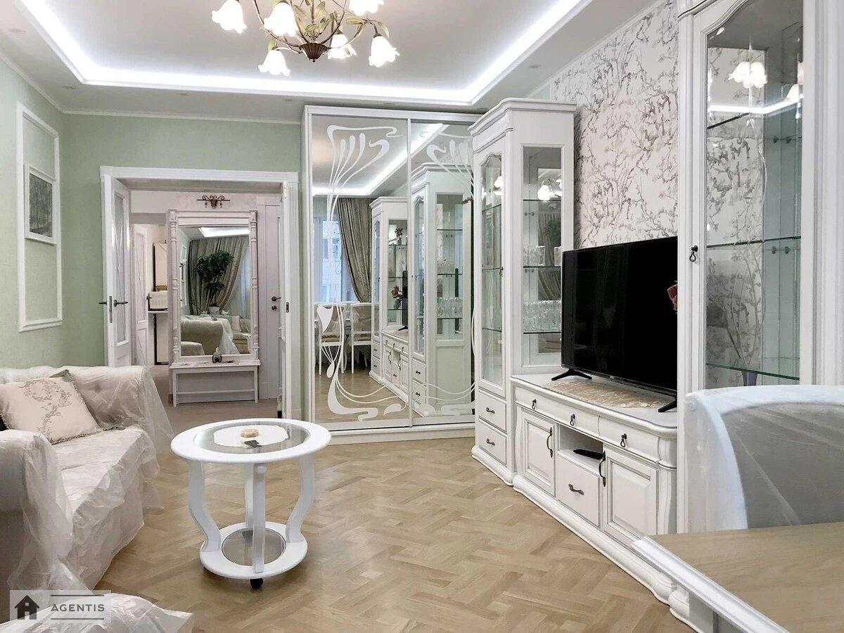 Apartment for rent. 3 rooms, 85 m², 3rd floor/10 floors. 3, Ivana Franka vul., Kyiv. 