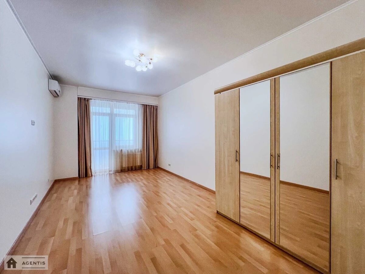 Apartment for rent. 3 rooms, 125 m², 3rd floor/15 floors. 42, Oleksandra Konyskoho vul. Turhenyevska, Kyiv. 