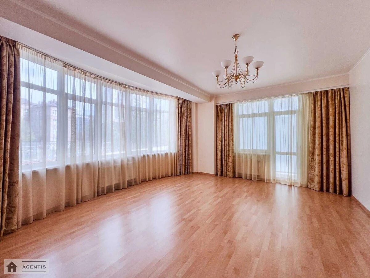 Apartment for rent. 3 rooms, 125 m², 3rd floor/15 floors. 42, Oleksandra Konyskoho vul. Turhenyevska, Kyiv. 