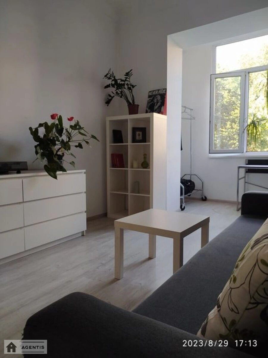 Apartment for rent. 2 rooms, 50 m², 3rd floor/5 floors. 52, Pochaynynska 52, Kyiv. 