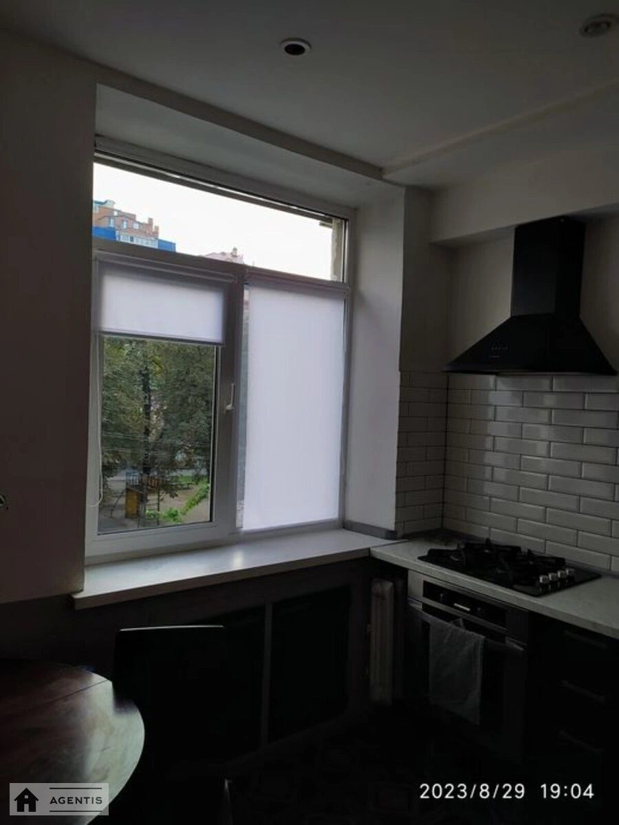 Apartment for rent. 2 rooms, 50 m², 3rd floor/5 floors. 52, Pochaynynska 52, Kyiv. 