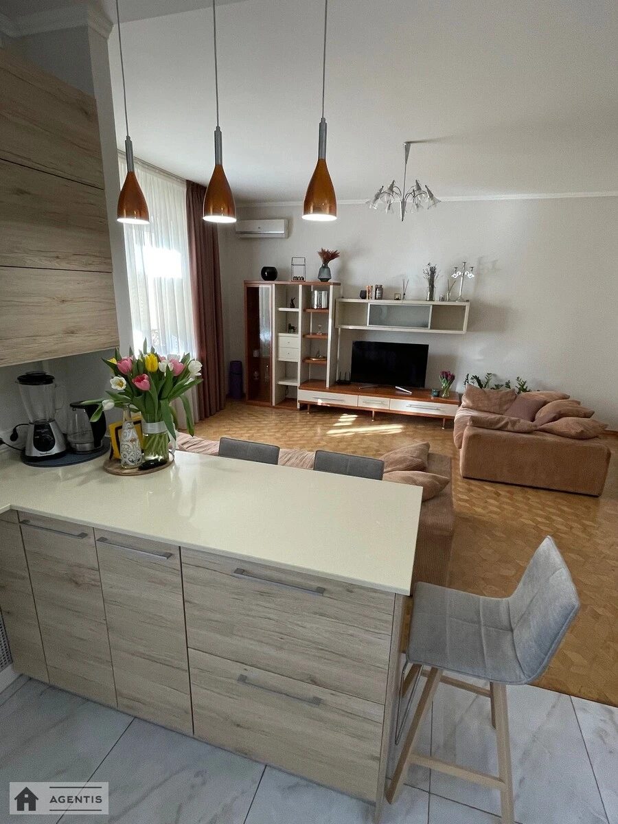 Apartment for rent. 3 rooms, 112 m², 16 floor/18 floors. 17, Kovpaka 17, Kyiv. 