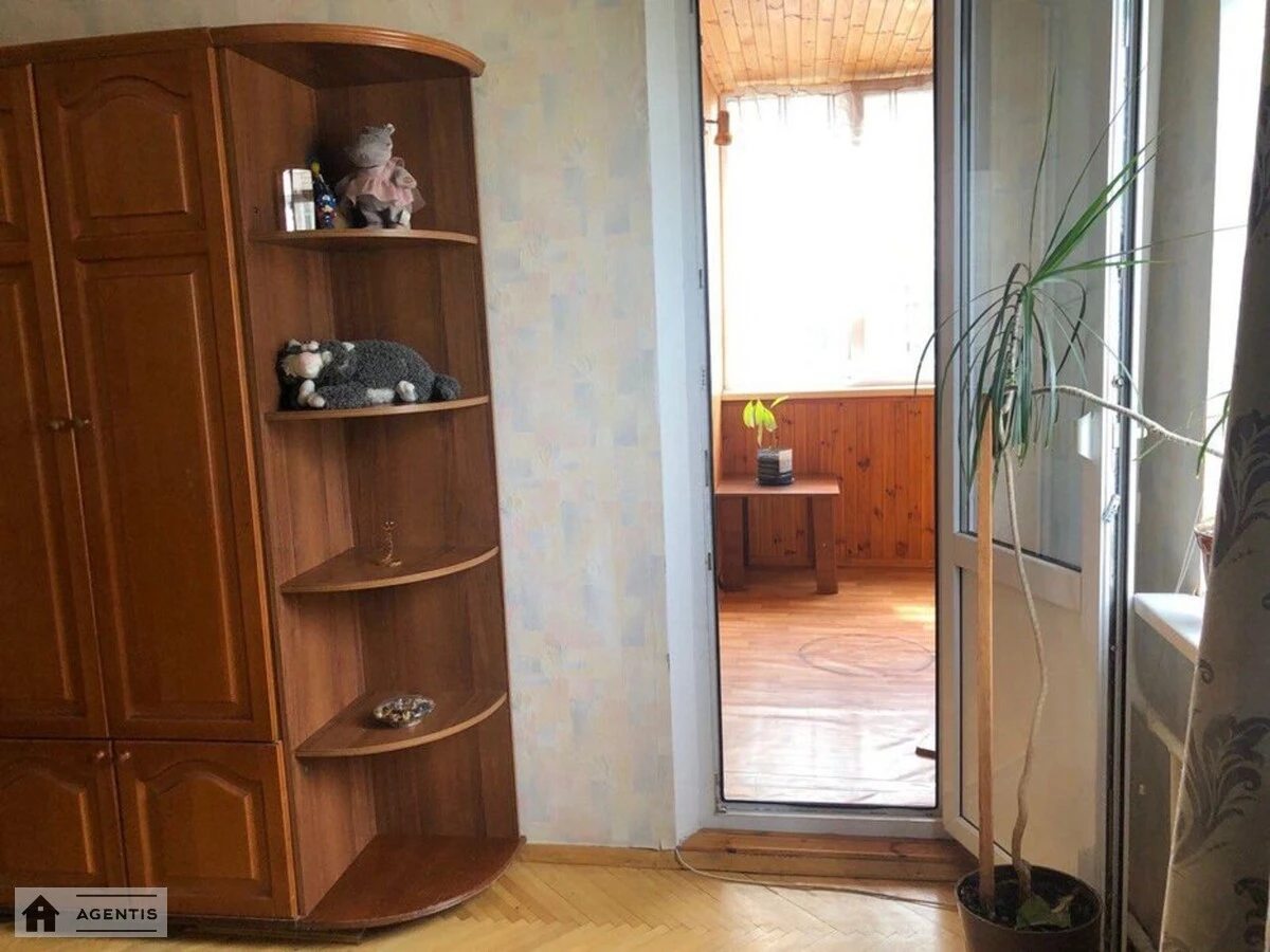 Apartment for rent. 3 rooms, 62 m², 10th floor/12 floors. 98, Pravdy 98, Kyiv. 