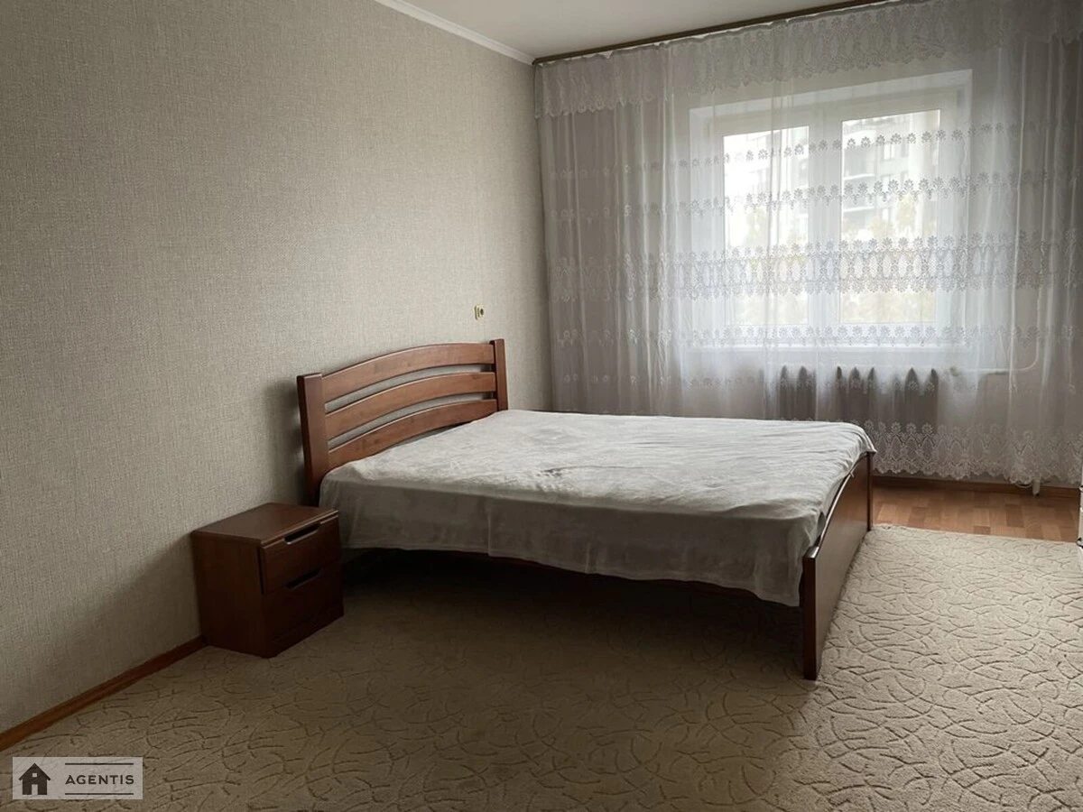 Apartment for rent. 1 room, 53 m², 3rd floor/16 floors. 32, Lyskivska vul., Kyiv. 